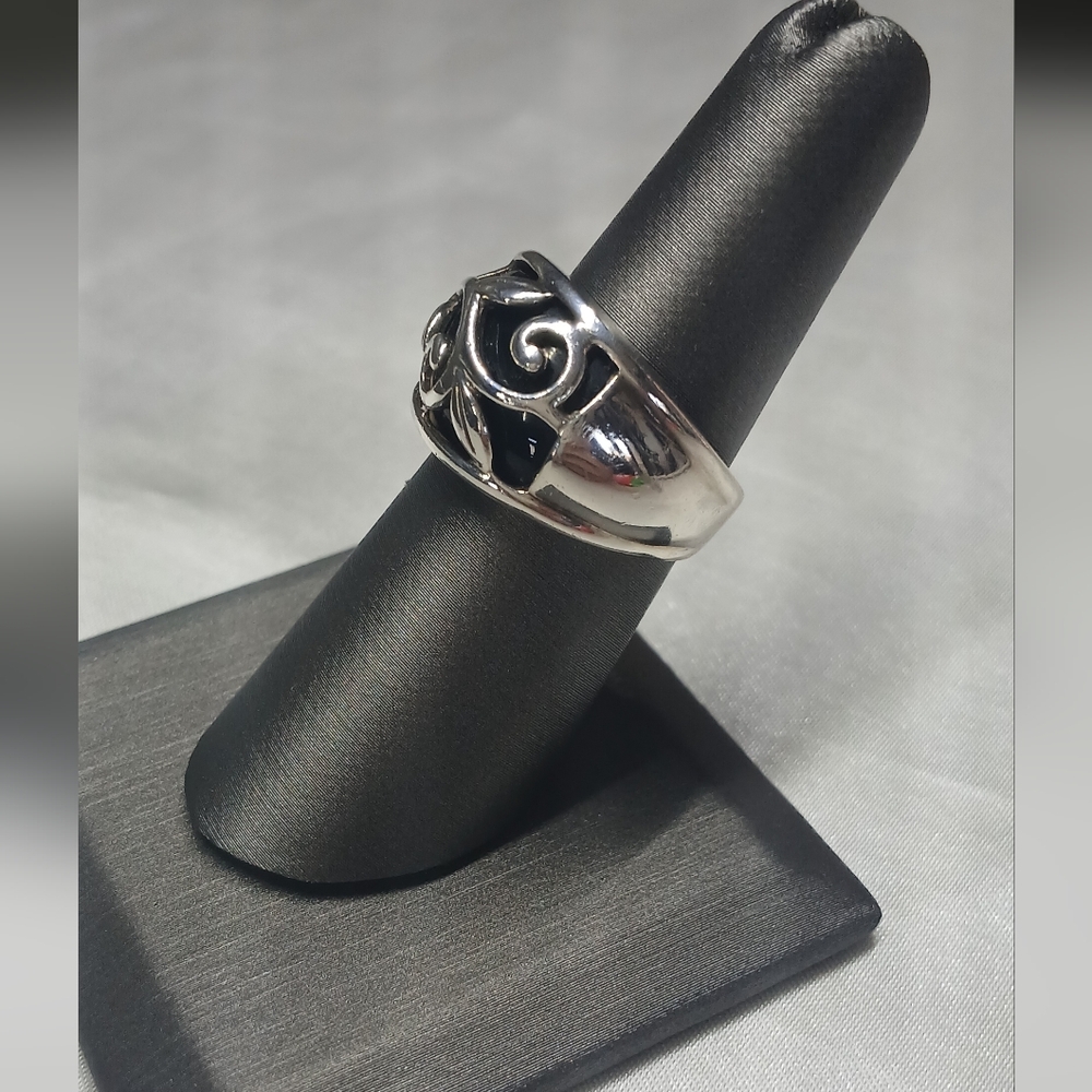Sterling Silver & Black Onyx Ring. Size 7. - Picture 2 of 8